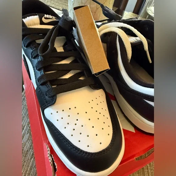 BRAND NEW IN BOX MEN’S 9.5 NIKE DUNK LOW RETROS-BLACK & WHITE - Picture 10 of 13